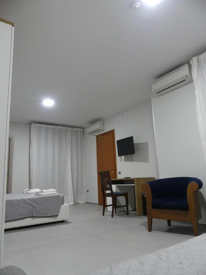Albergo Piazza Risorgimento Porto Cesareo Buitenkant foto