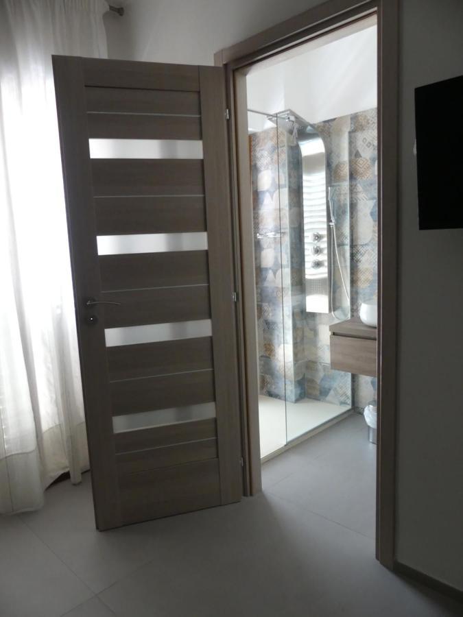 Albergo Piazza Risorgimento Porto Cesareo Buitenkant foto