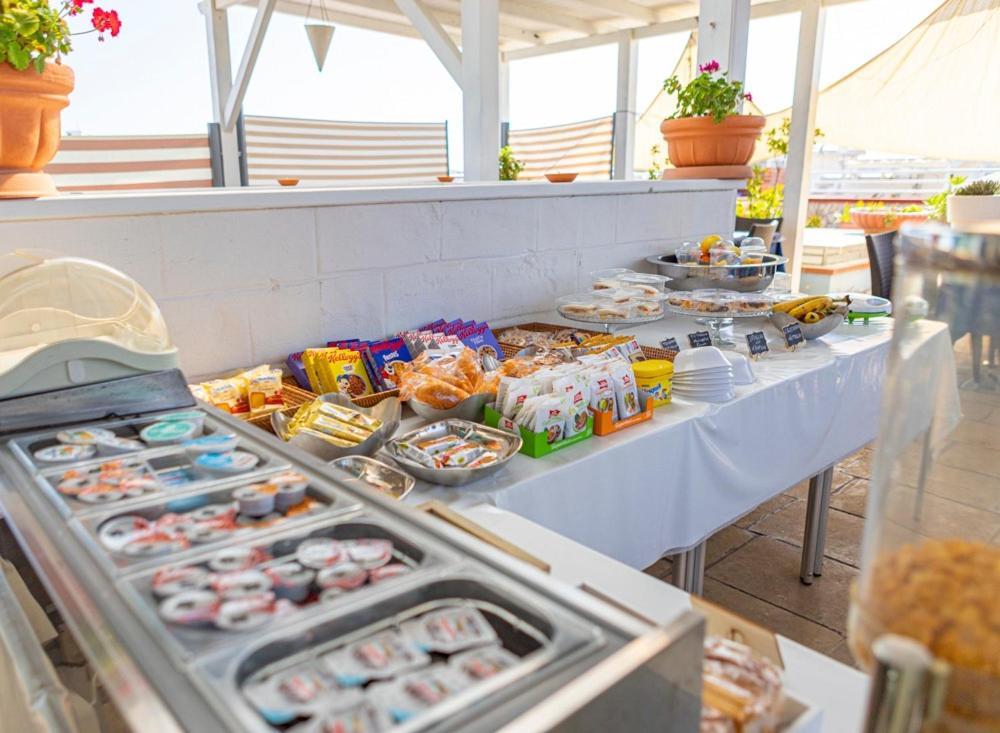 Albergo Piazza Risorgimento Porto Cesareo Buitenkant foto