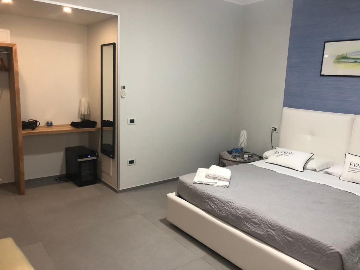Albergo Piazza Risorgimento Porto Cesareo Buitenkant foto