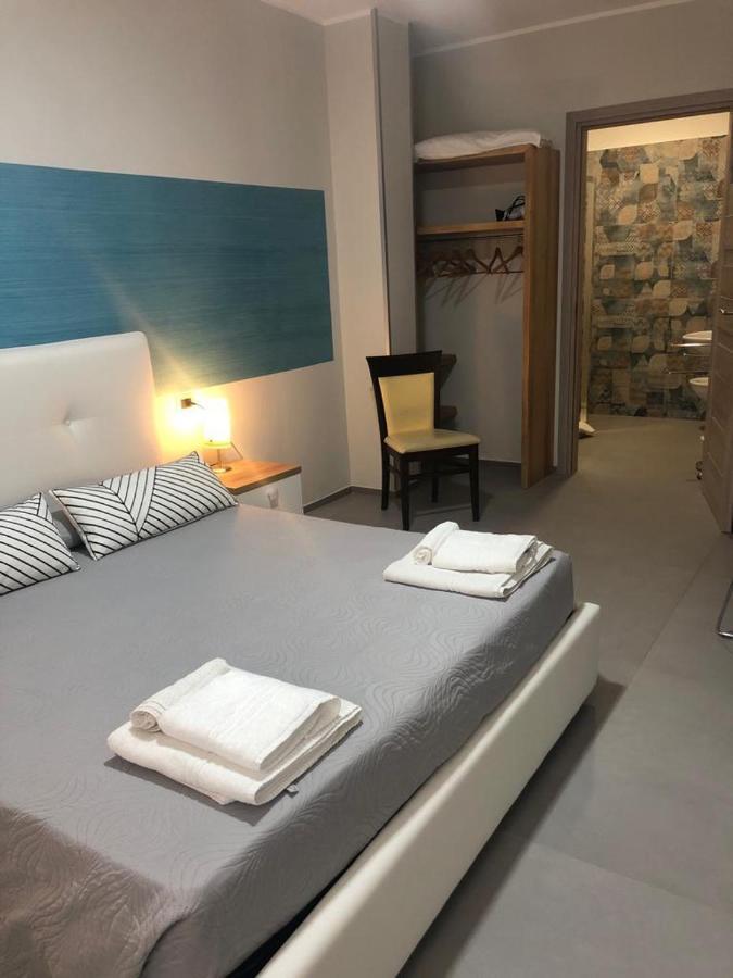Albergo Piazza Risorgimento Porto Cesareo Buitenkant foto