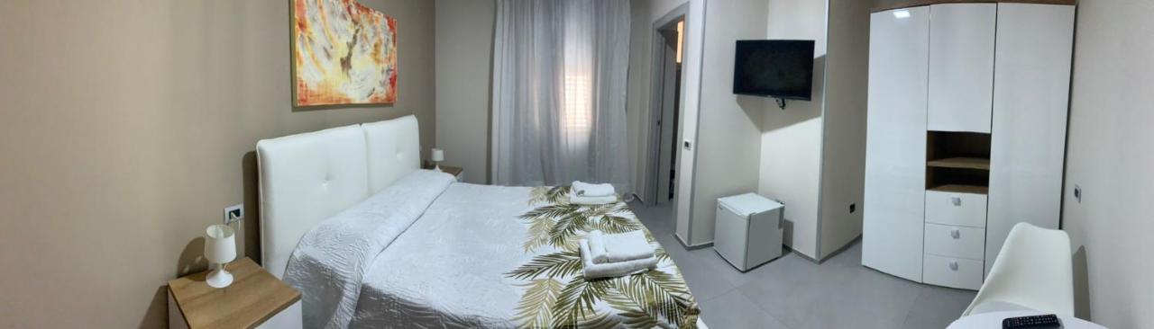 Albergo Piazza Risorgimento Porto Cesareo Buitenkant foto