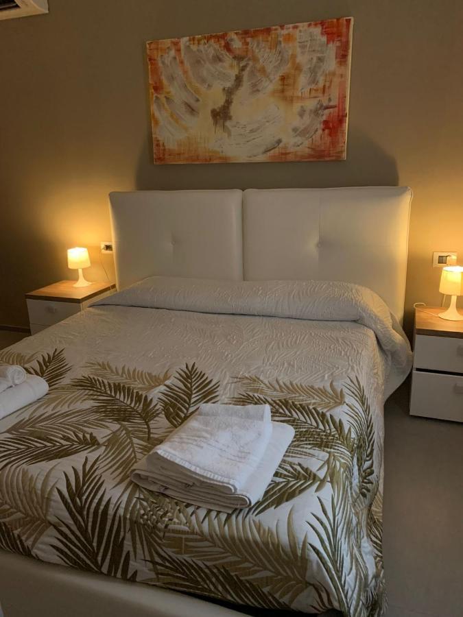Albergo Piazza Risorgimento Porto Cesareo Buitenkant foto