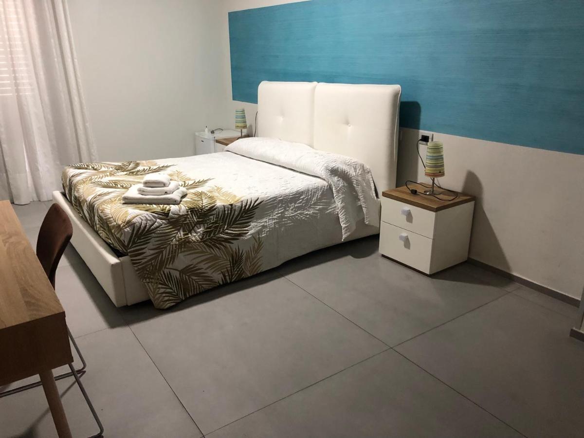 Albergo Piazza Risorgimento Porto Cesareo Buitenkant foto