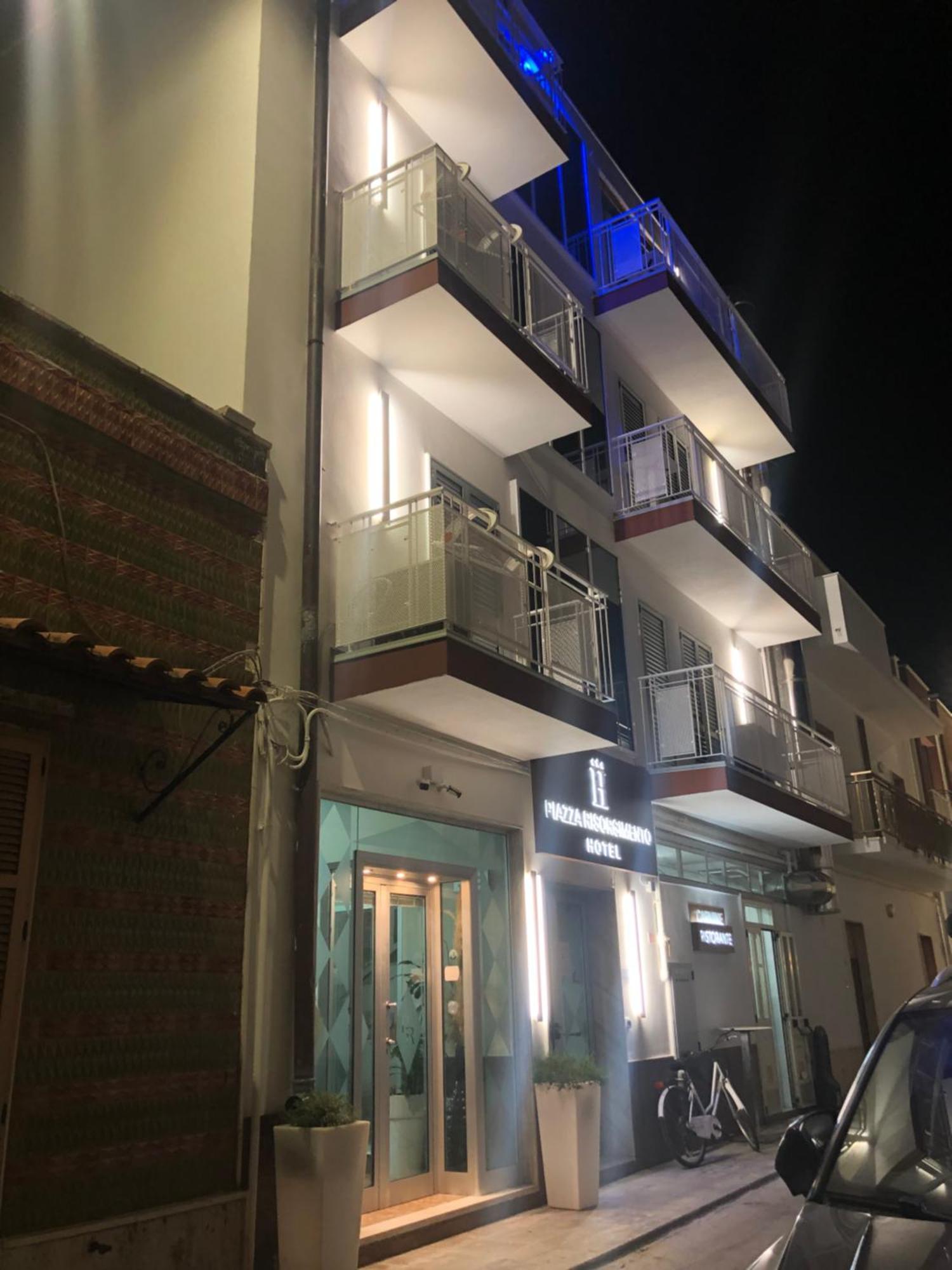 Albergo Piazza Risorgimento Porto Cesareo Buitenkant foto