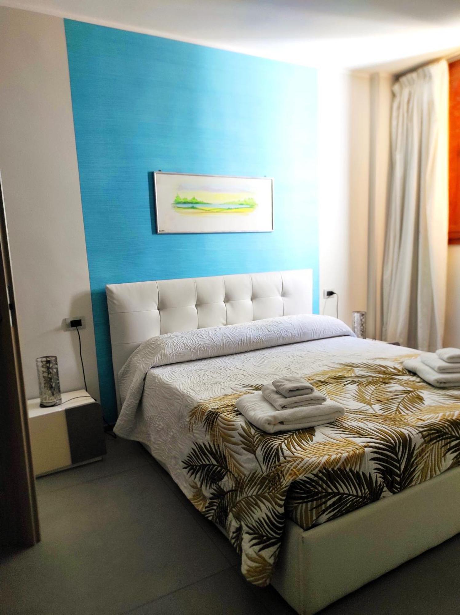 Albergo Piazza Risorgimento Porto Cesareo Buitenkant foto