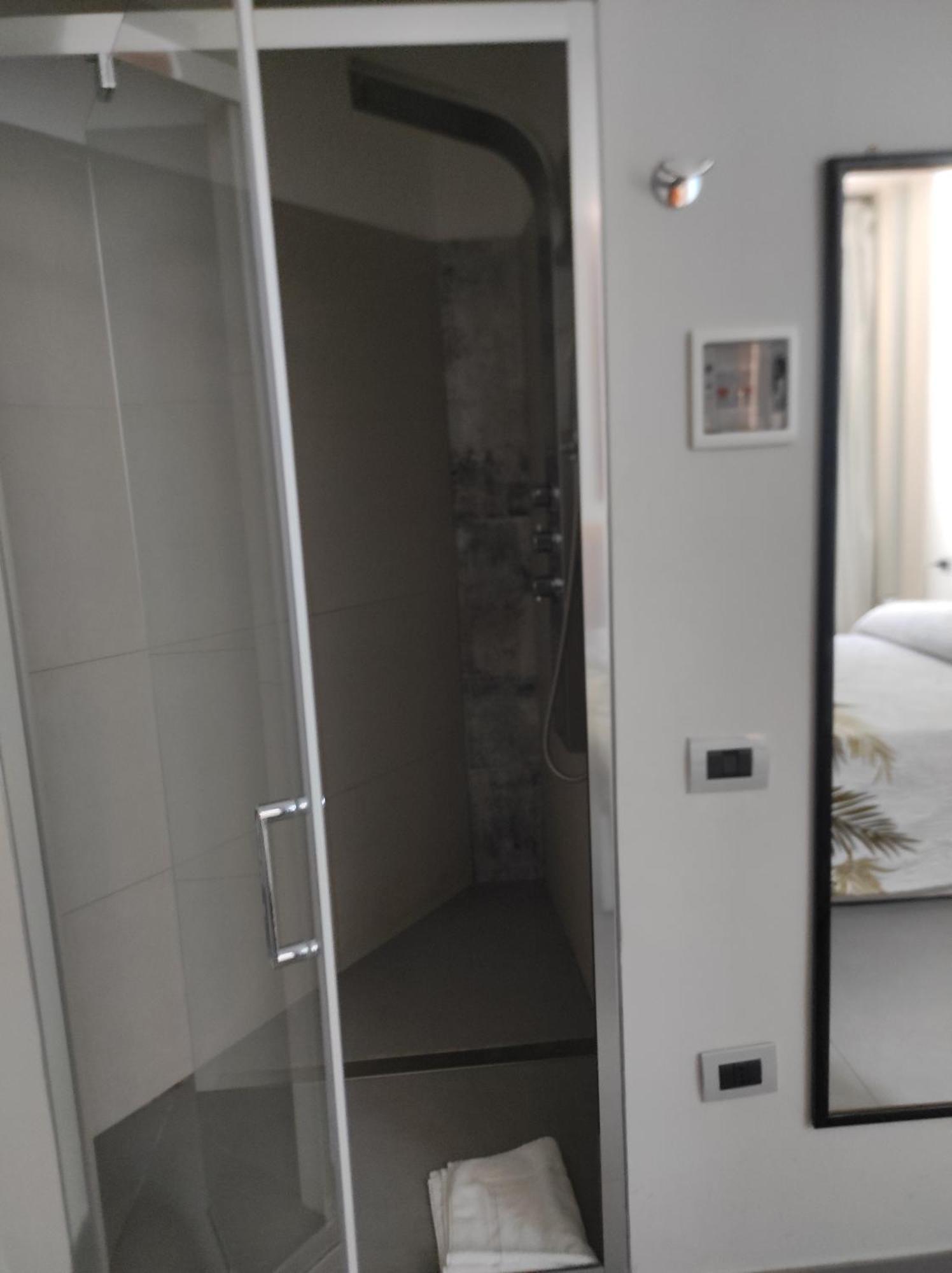 Albergo Piazza Risorgimento Porto Cesareo Buitenkant foto